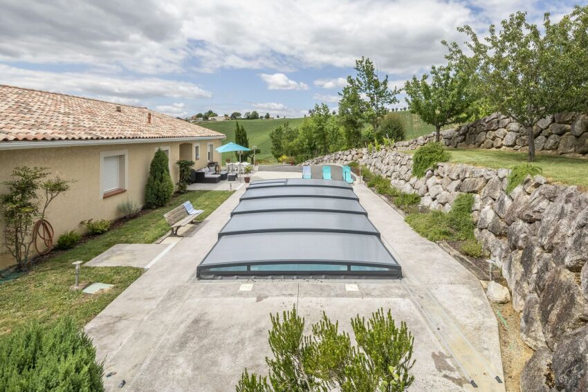 Abri de piscine Tx d'Abrisud : esthétique, design et pratique, pour s'intégrer dans tous les environnements&nbsp;&nbsp;