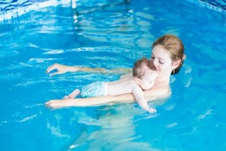 Les Bienfaits De L Eau Pour Bebe Guide Piscine Fr