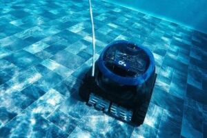 CF lance 2 nouveaux robots de piscine à aspiration cyclonique brevetée