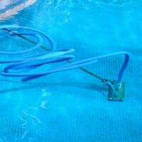 Comment brancher un aspirateur de piscine&nbsp;?