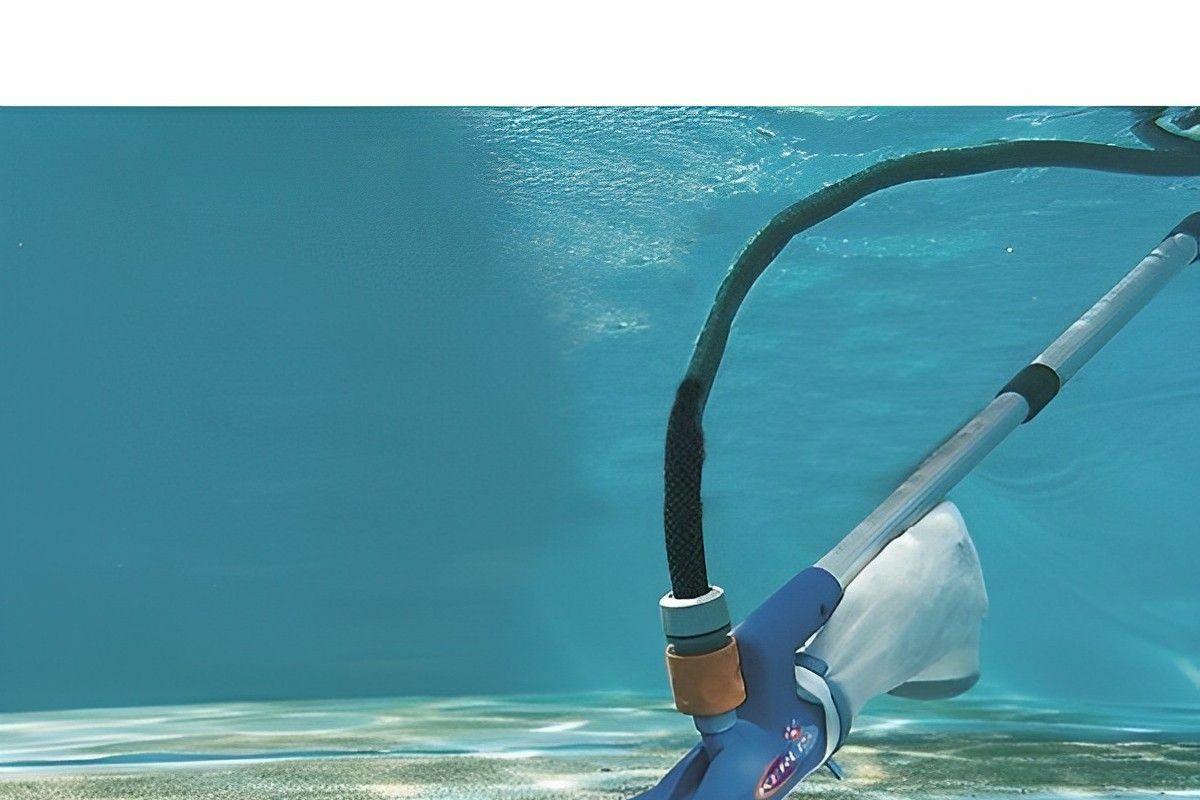 Comparatif aspirateur piscine : Quel aspirateur choisir pour votre piscine  en 2024 ?