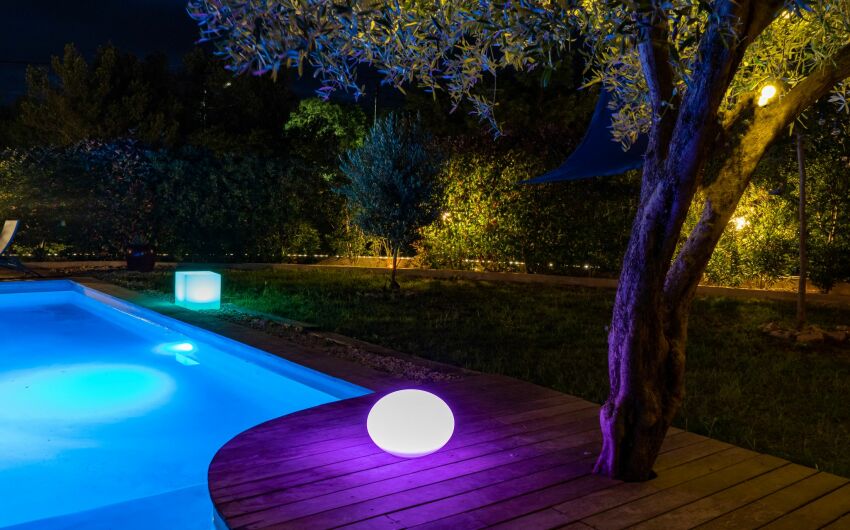 Créez une ambiance lumineuse autour de votre piscine avec les éclairages Guirled&nbsp;&nbsp;