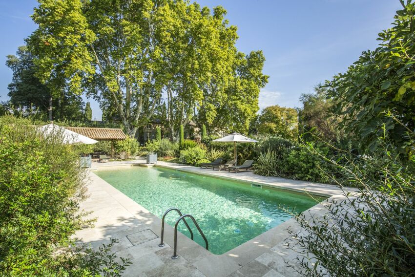 Domaine du 18ème siècle dans les Alpilles avec piscine (6 725 000 €)&nbsp;&nbsp;