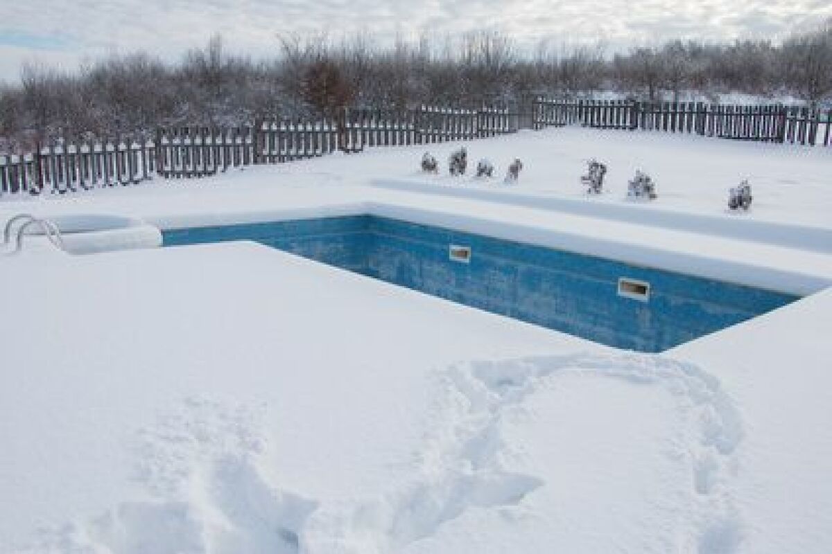 Comment faire l'hivernage d'une piscine d'eau salée? - Vivons Maison