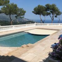 Guide complet des différents types de volets pour piscine