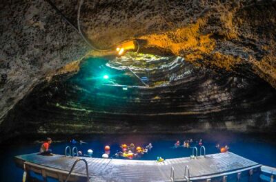 Homestead Crater : une piscine naturelle dans une grotte