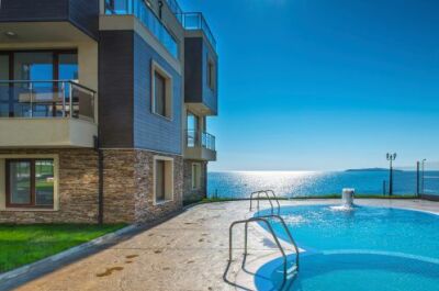 Une piscine coque pour toute la famille, par Odalia et Génération Piscine