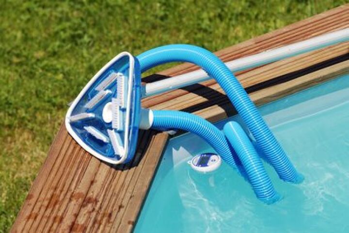 Tous Les Accessoires Dentretien Pour Une Piscine Hors Sol Guide Piscine Fr