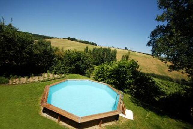 Une piscine bois semi enterrée peut coûter plus cher qu'une piscine enterrée.