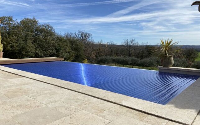 Les avantages d’un volet immergé pour votre piscine