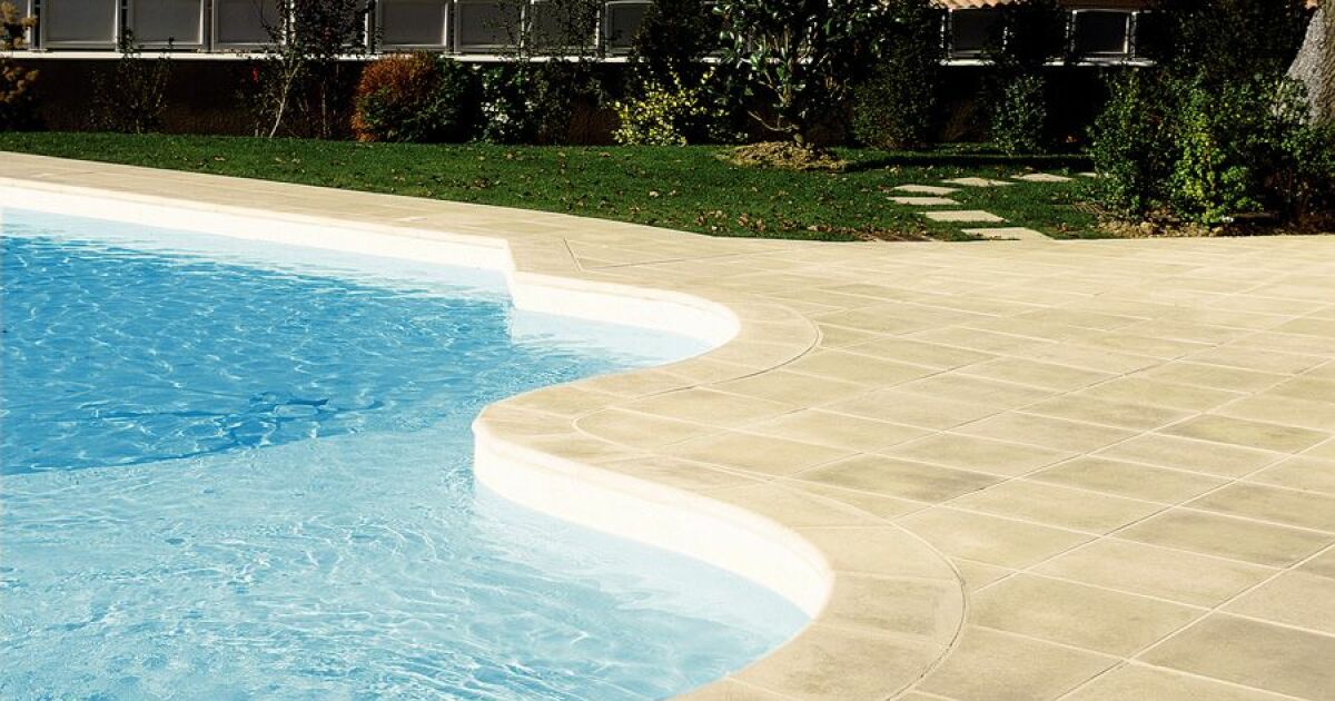 Les margelles de piscine en pierre reconstituée Guide Piscine fr