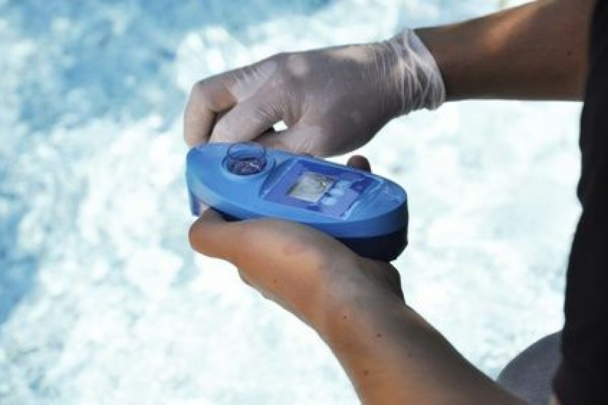 Testeur électronique pour contrôle de sel de l'eau de la piscine