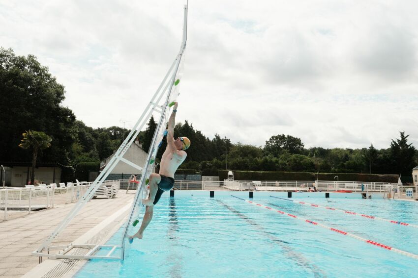 Mur d'escalade AquaClimb®, installé à la Piscine Girardy de Montargis&nbsp;&nbsp;