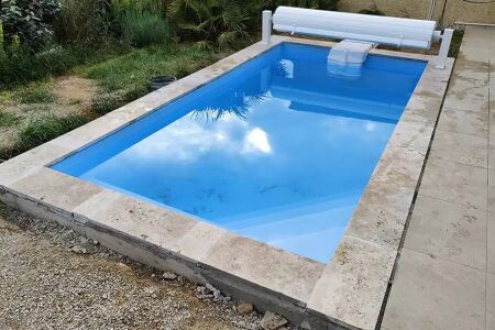 Une Piscine Coque à Bonson