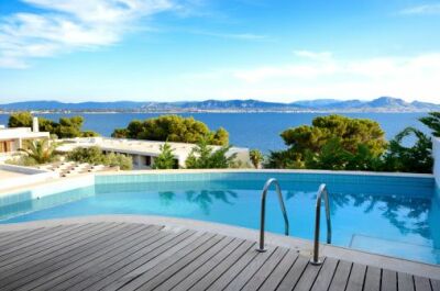 Piscine avec fond en pointe de diamant