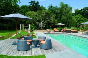 O'concept piscines vous présentes une piscines 8mx4m avec aménagement ( terrasse)