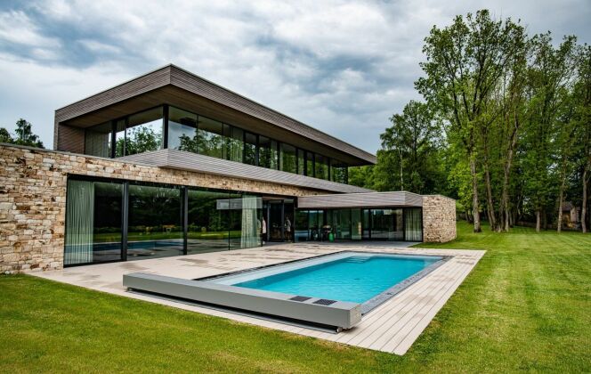 Piscine enterrée avec volet roulant - Piscine Dugain Thionville © Lux Piscines