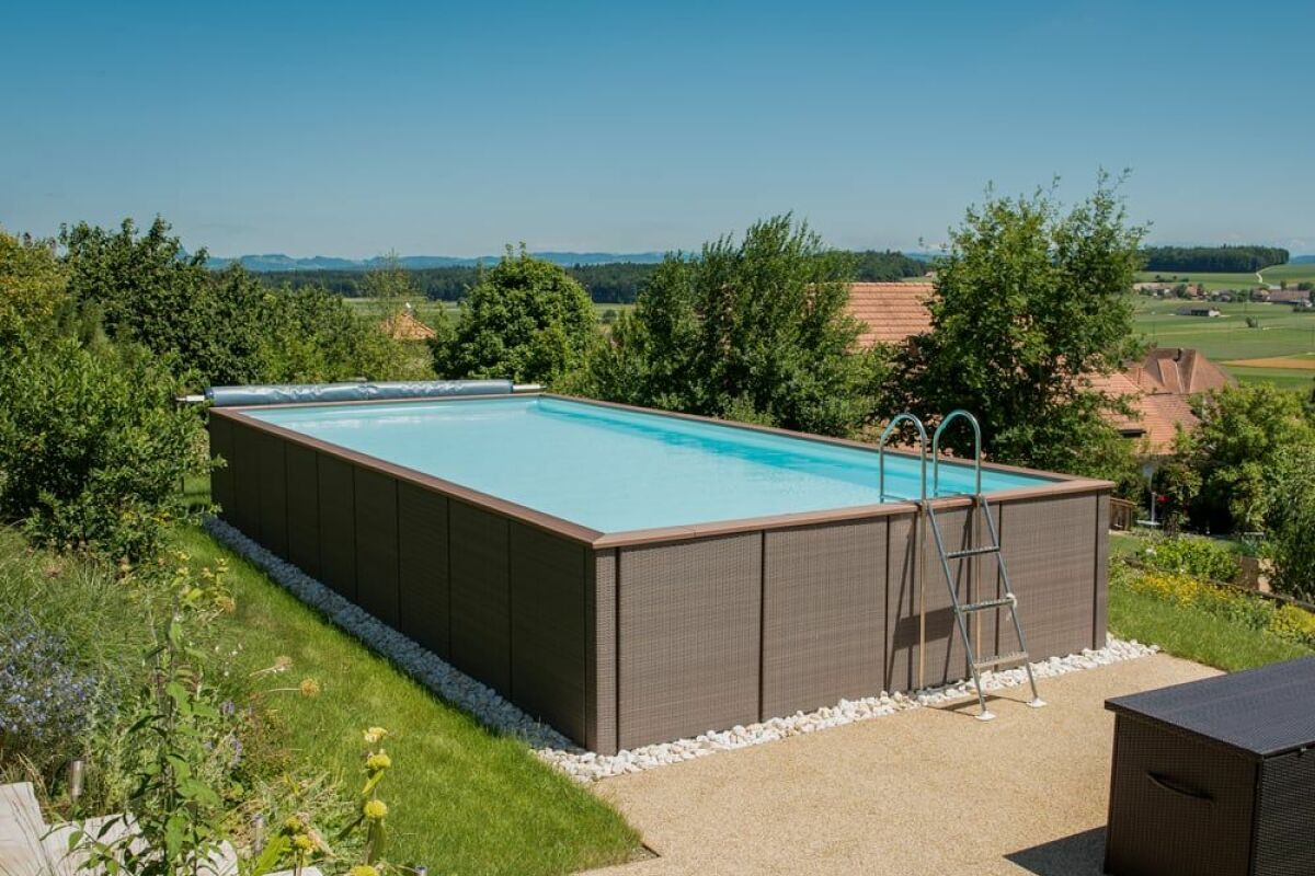 https://www.guide-piscine.fr/medias/image/piscine-hors-sol-en-acier-forme-choix-prix-pose-37080-1200-800.jpg
