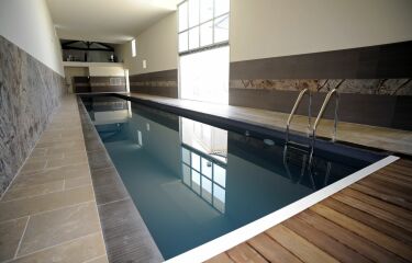 Photos des plus belles piscines intérieures pour nager toute l'année - Piscine  intérieure couloir de nage Diffazur Piscines