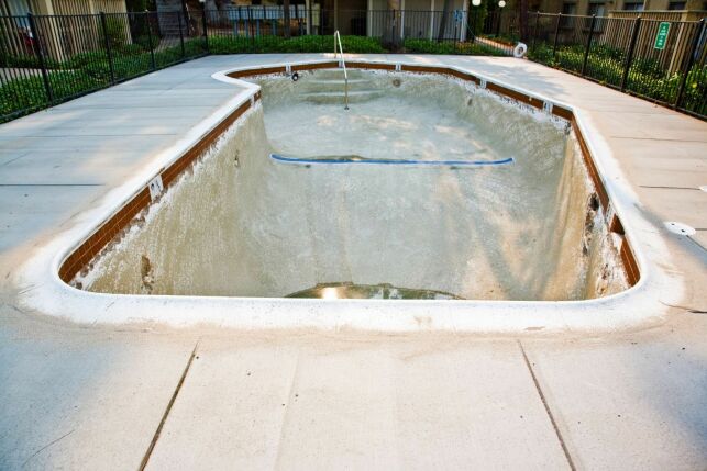 Rénover sa piscine coque avec de la résine polyuréthane