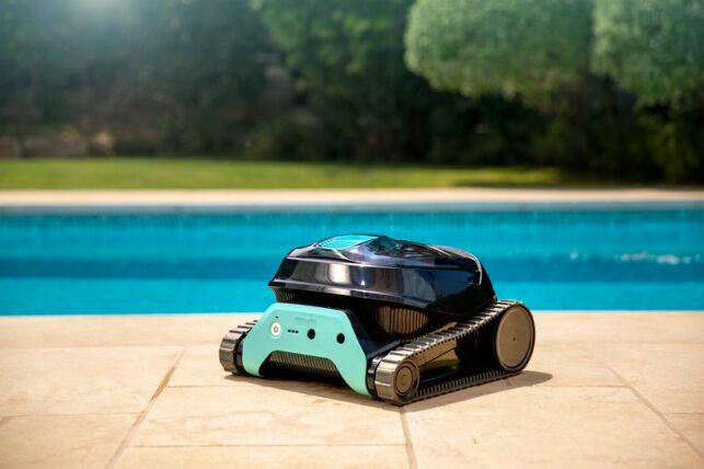 Robot de piscine sans fil Dolphin LIBERTY 200 nouvelle génération, pour un nettoyage de la piscine efficace et autonome