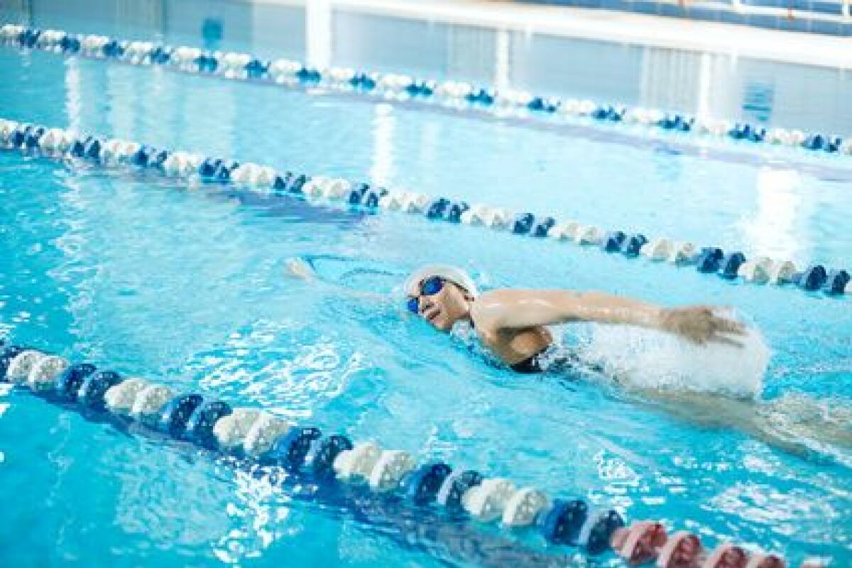 Aller Nager à la Piscine  15 Équipements à Emporter