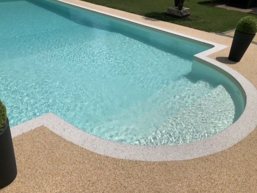 TERRA PIXINE présente PIXINE MARGELLE, des margelles de piscines en moquette de pierre ou de marbre&nbsp;&nbsp;