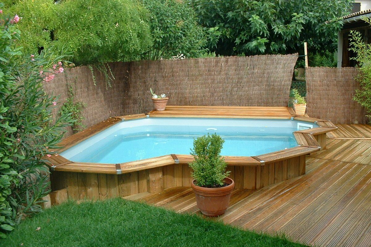 MENTON 06, chantier d'une piscine en bois hors-sol de moins de 10