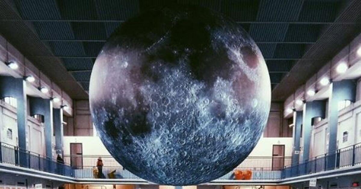 Une Baignade Au Clair De Lune à Paris