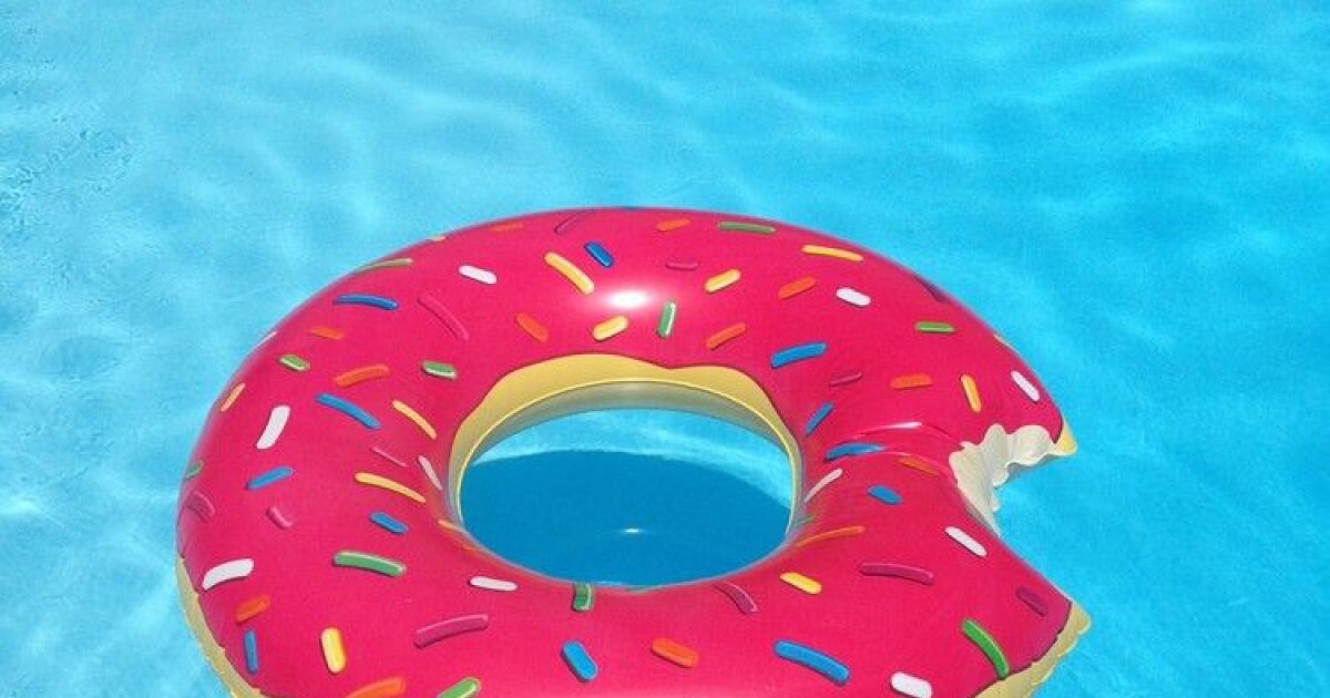 Une Bouée Originale Pour La Piscine Ou La Plage