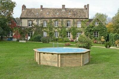 Une piscine bois ronde pour les petits jardins